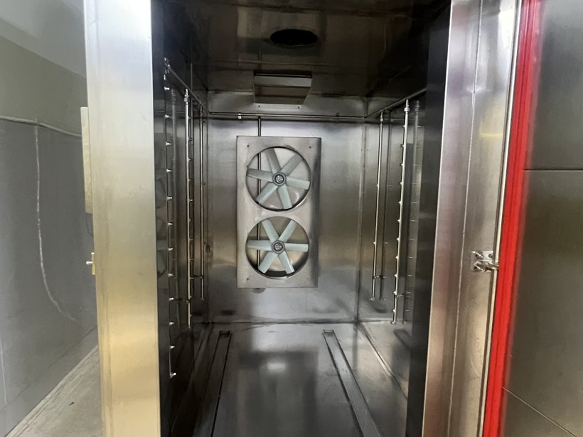 Nitrogen freezer interior